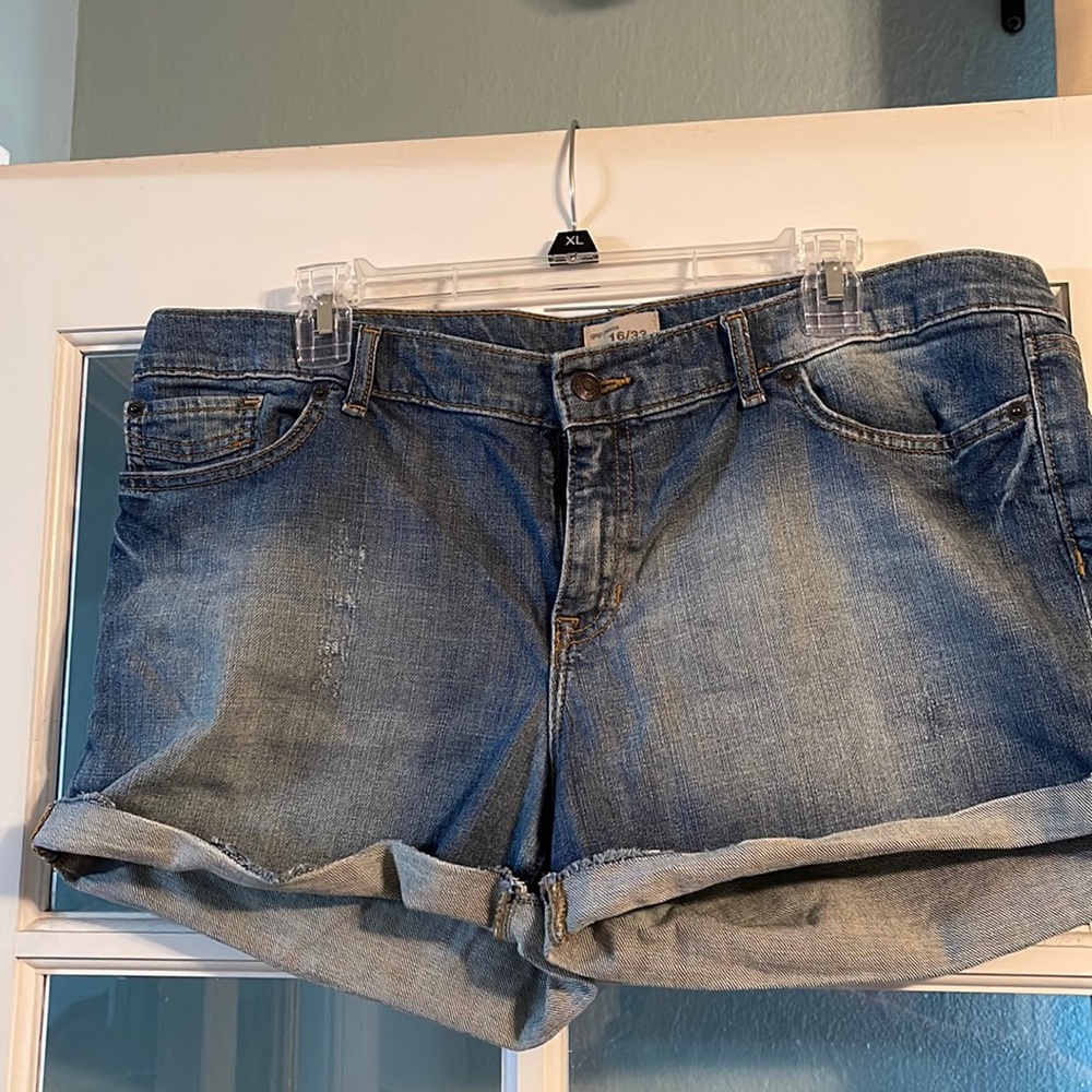 Size 16 Women’s Gap denim shorts